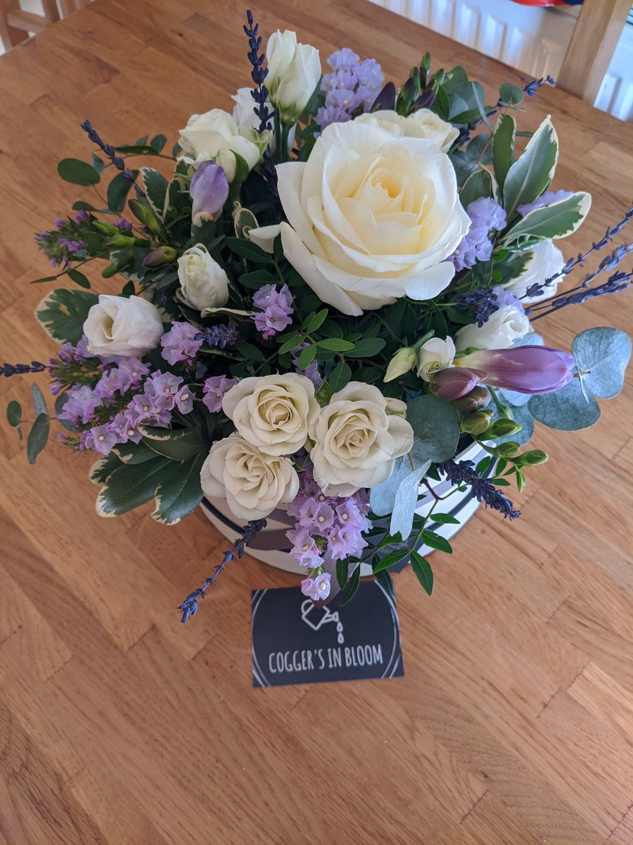 Nonam212's tweet photo. A surprise delivery this morning from @CoggersinBloom. They are beautiful flowers. https://t.co/u9REjCoXtb
