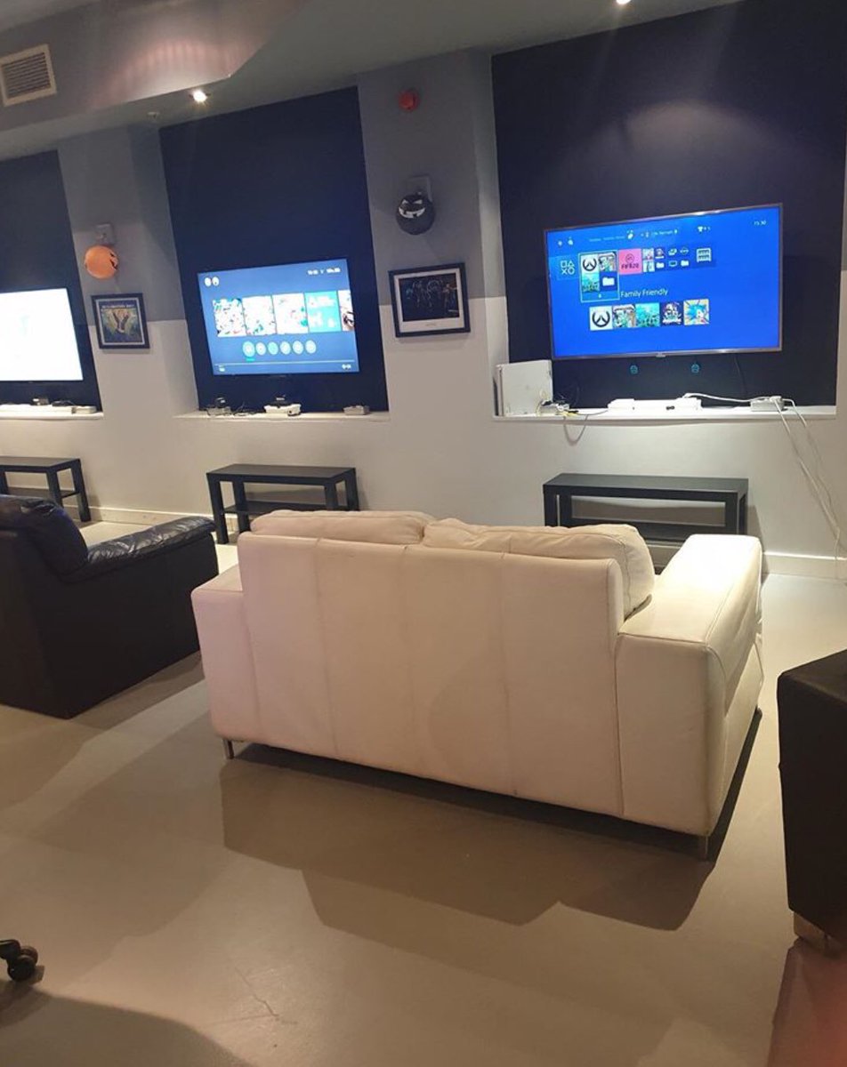 How are you starting your weekend?👀
 
Are you coming down to The CTRL Pad to play on some of your favourite games?🎮