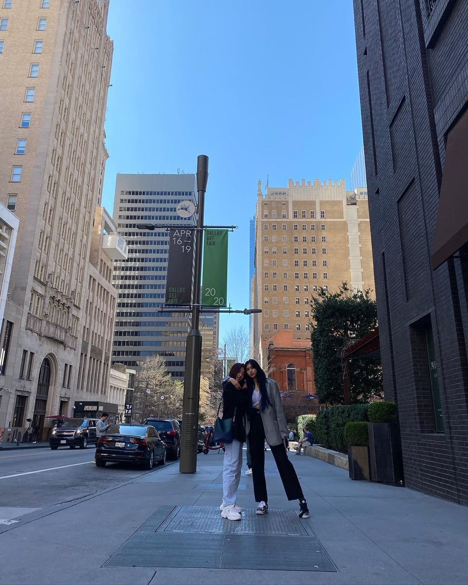 YoorimSoftie's tweet photo. EVERGLOW's Sihyeon &amp; Aisha enjoying their date in Texas

Syeonsha breathing so heavily even in America

#EVERGLOW #아샤 #시현 https://t.co/DLOCQlEPck