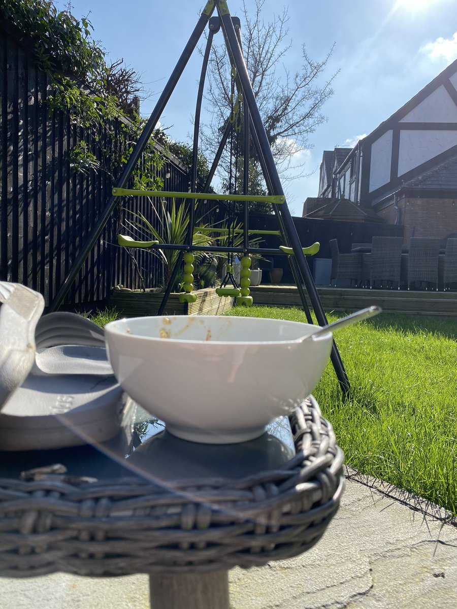 digitall_me's tweet photo. First lunch break of the year outside! More of this please #sunshine #FridayFeeling #freelancer https://t.co/7ssqAUTIF7