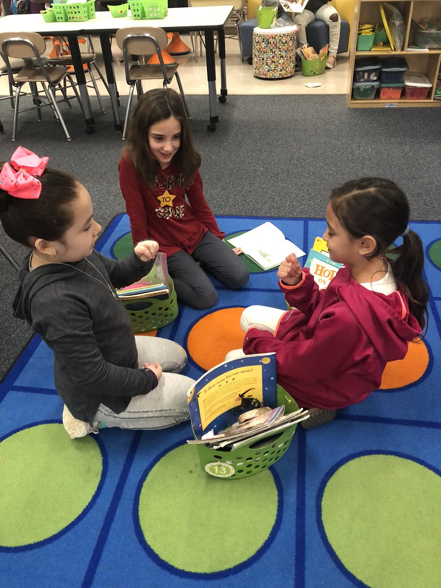 KWatsonsKiddos's tweet photo. Friends teaching friends the alphabet in sign language! #signlanguageclub @Lead_Mine #cheeringotherssuccess https://t.co/jkCqpPKllV