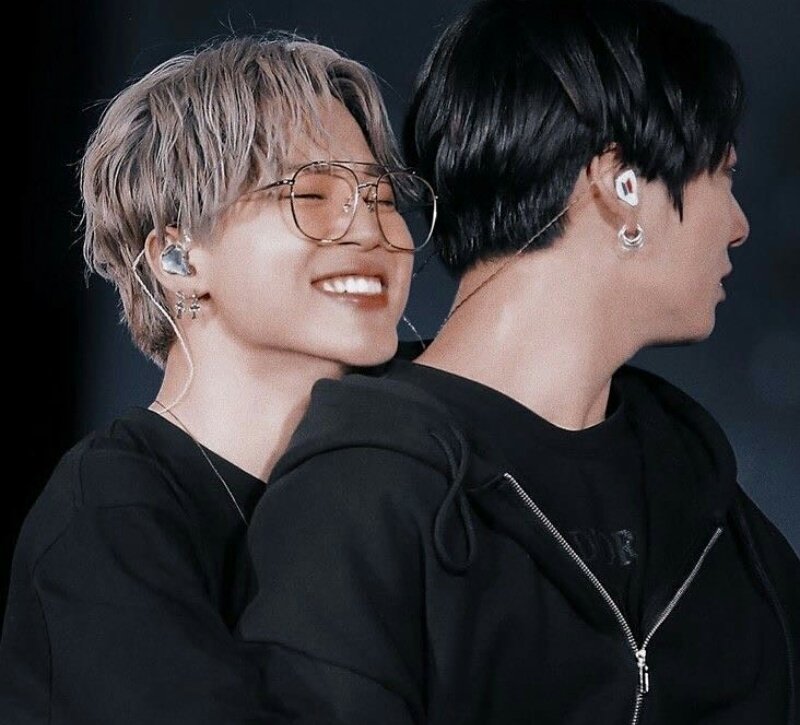 Asal68162515's tweet photo. Jimin and jung kook are members of @BTS_twt
I'm really sorry for the fake ARMYs and those who don't support this song
This was one of the most beautiful songs I've ever heard:) π
We have to support this song
You don't make progress by tapping
#l_Love_jikookππ°π₯
#Go_ARMYπΆ https://t.co/EoZrJaNJ5a