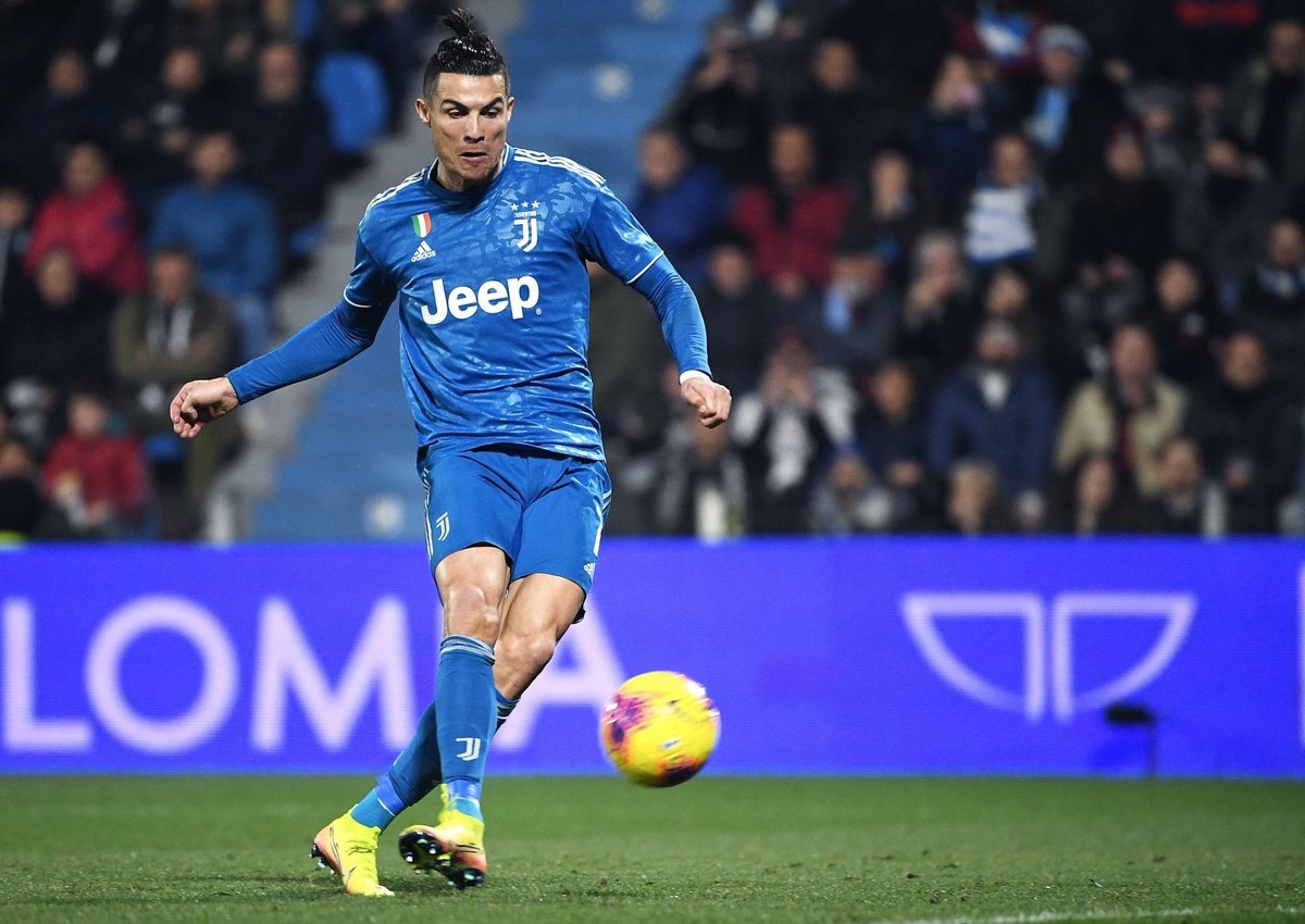 Everloz571's tweet photo. @ChampionsLeague @juventusfcen @FCBarcelona Cristiano Ronaldo el mejor del mundo https://t.co/P1wPWCWaVl