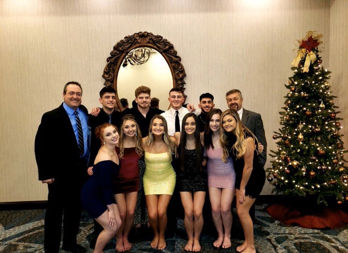 MilfordHigh2020's tweet photo. Happy Birthday Mr. Folster! Thank you for being 1/2 of the best class advisors ever, we appreciate everything you do for us!🎉🎈 @mrfolstervp https://t.co/ogRXqnUtwX