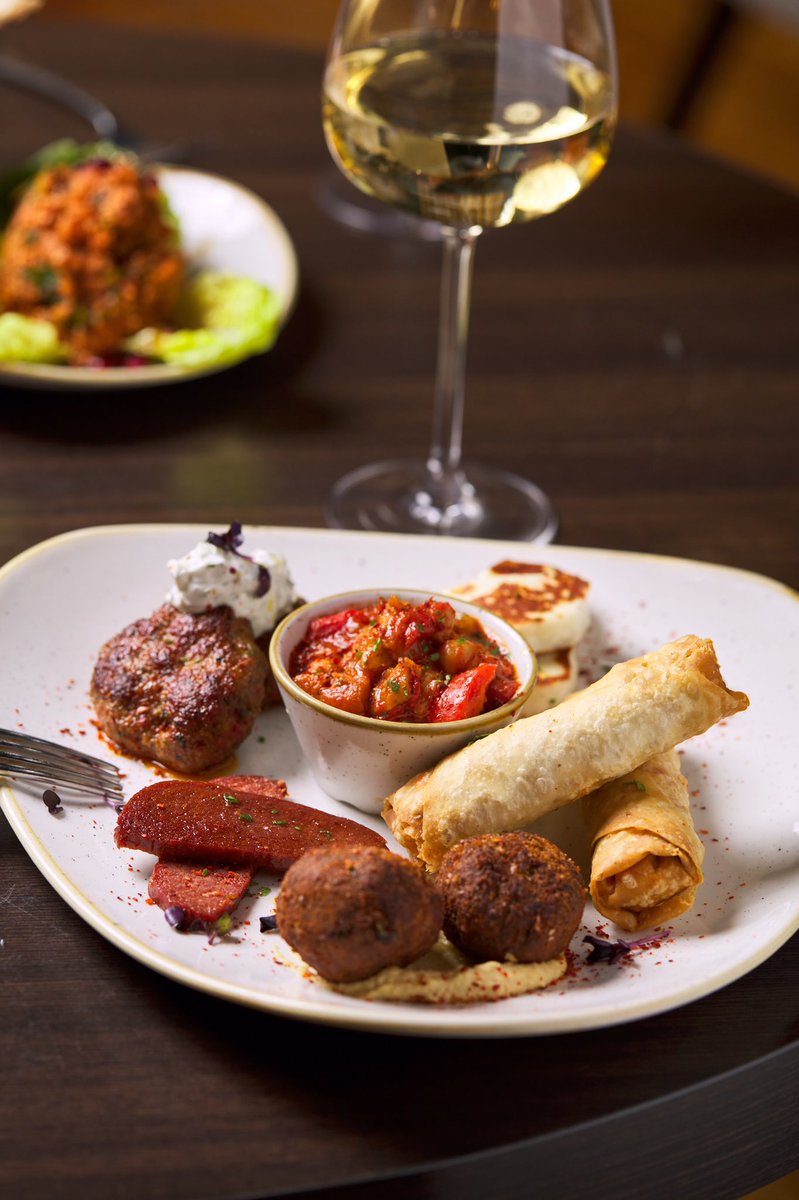 Sucuk ✅
Halloumi ✅
Falafel ✅
Sigara Boregi ✅
Lamb Kofta ✅
Our Hot Meze Sharing Starter really has got it all 🥰😍
.
.
.
#Skew #restaurant #meze #sharing #platter #hotmeze #delicious #traditional #dine #visit #try #goodfood #dining #foodies #foodies #hertfordshire #tasty