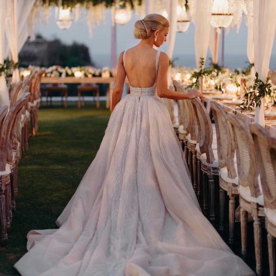MissToMrsBox's tweet photo. We totally can't resist this open back dress! 💕

Dress by @pallascouture  | Bride @hannahpolites | Photo by @fontainephoto_ ⠀⁠⠀ https://t.co/t69rFz1zvF