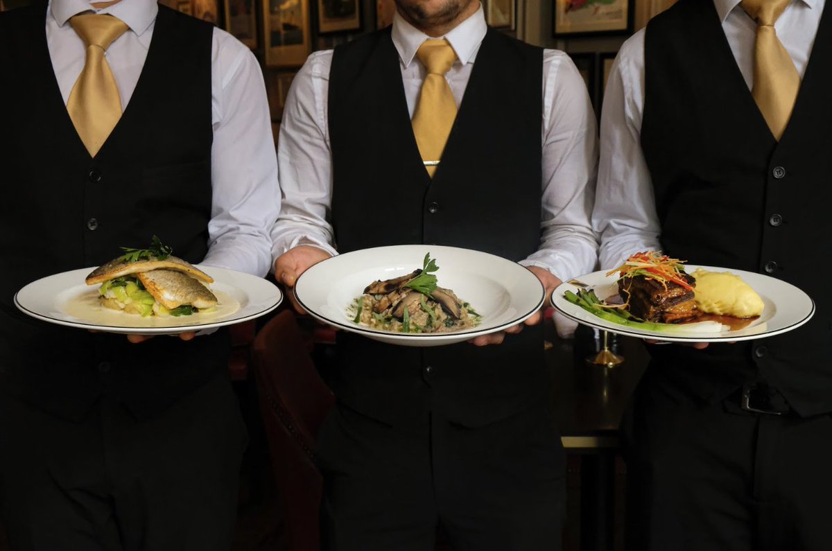 We are here 7 days a week, serving you all sorts of deliciousness! Now THAT’s a Friday night to look forward to! 😊