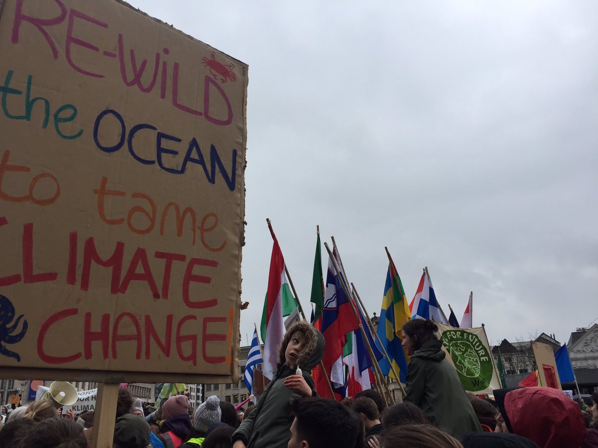 SeasAtRisk's tweet photo. And we are off! #ClimateActionNow #schoolstrike4climate #ClimateCrisis @YouthForClimate @WWFEU @ExtinctionR https://t.co/WkExim4yAW