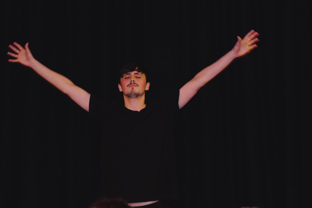 ActingOpening's tweet photo. You think you like Shakespeare? Well... we LOVE Shakespeare! Come down to the Parry tonight so see why.. 😉 @JackGorst37 ✨ https://t.co/7rGm6Ln6q5