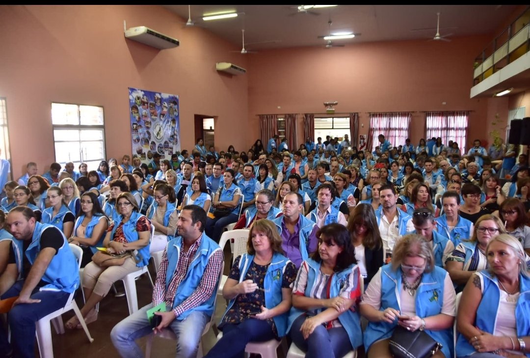 Nuevo Congreso de la UDPM, con ella siempre presente..<a href="/mariluleverberg/">Stella M Leverberg</a>🤗 
Acompaña el gobernador <a href="/herrerayflia/">Oscar Herrera Ahuad</a> y <a href="/grillo141/">Ruben Dario</a>