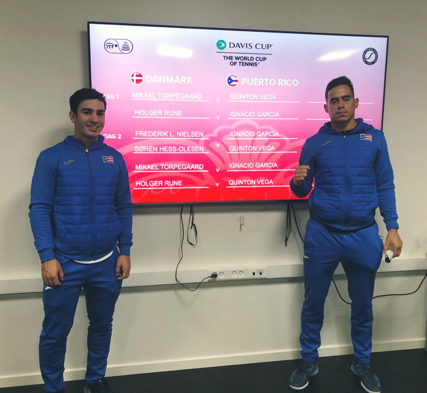 PRTATenis's tweet photo. Hoy comienzan los primeros dos partidos del encuentro entre 🇵🇷Puerto Rico y 🇩🇰Dinamarca en los Playoffs del Grupo Mundial II de la Copa Davis.
La acción comenzará a las 4:00 pm (11:00 am hora de Puerto Rico) con el primer partido de sencillos.
#PRTenis 🇵🇷💪🎾 https://t.co/gt3LoG6dB4