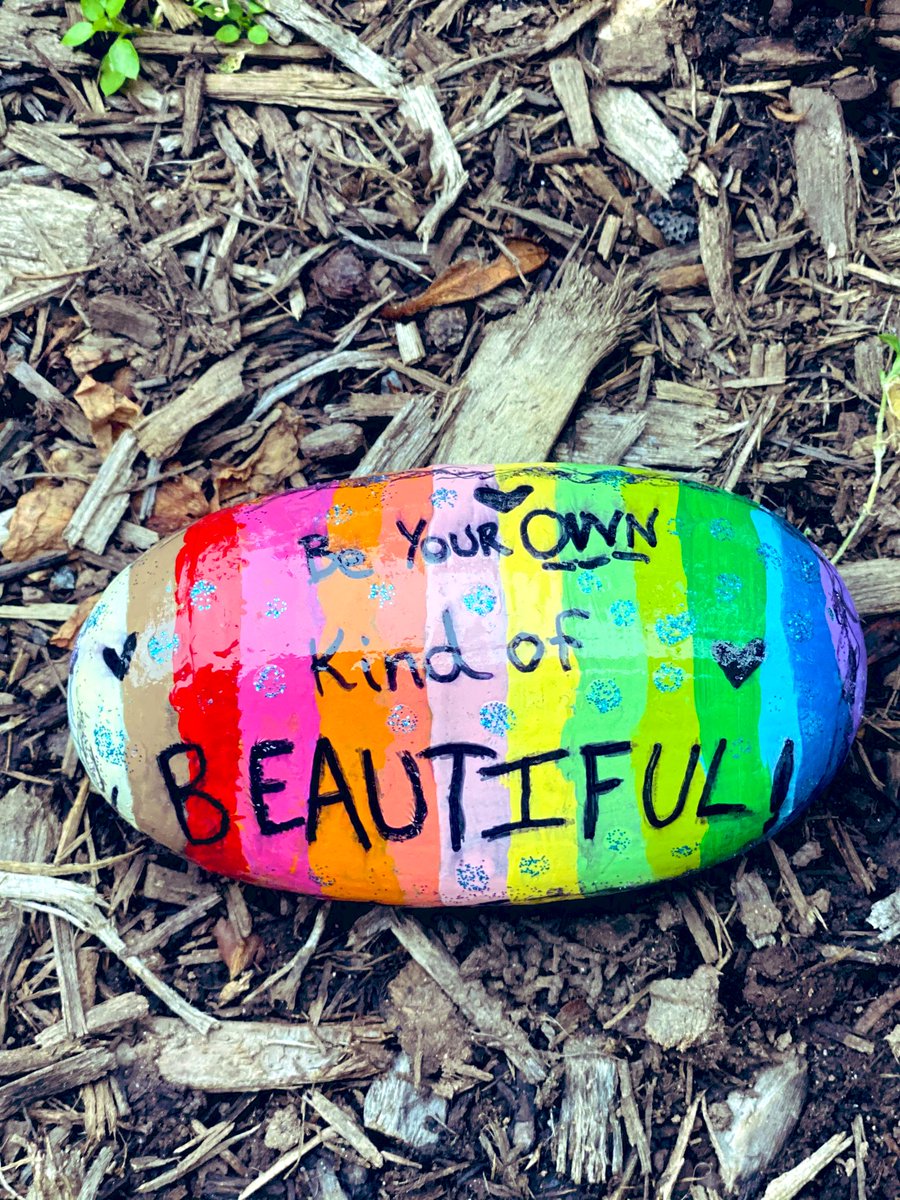 Happy Friday! Love these kindness rocks! #kindnessrocks