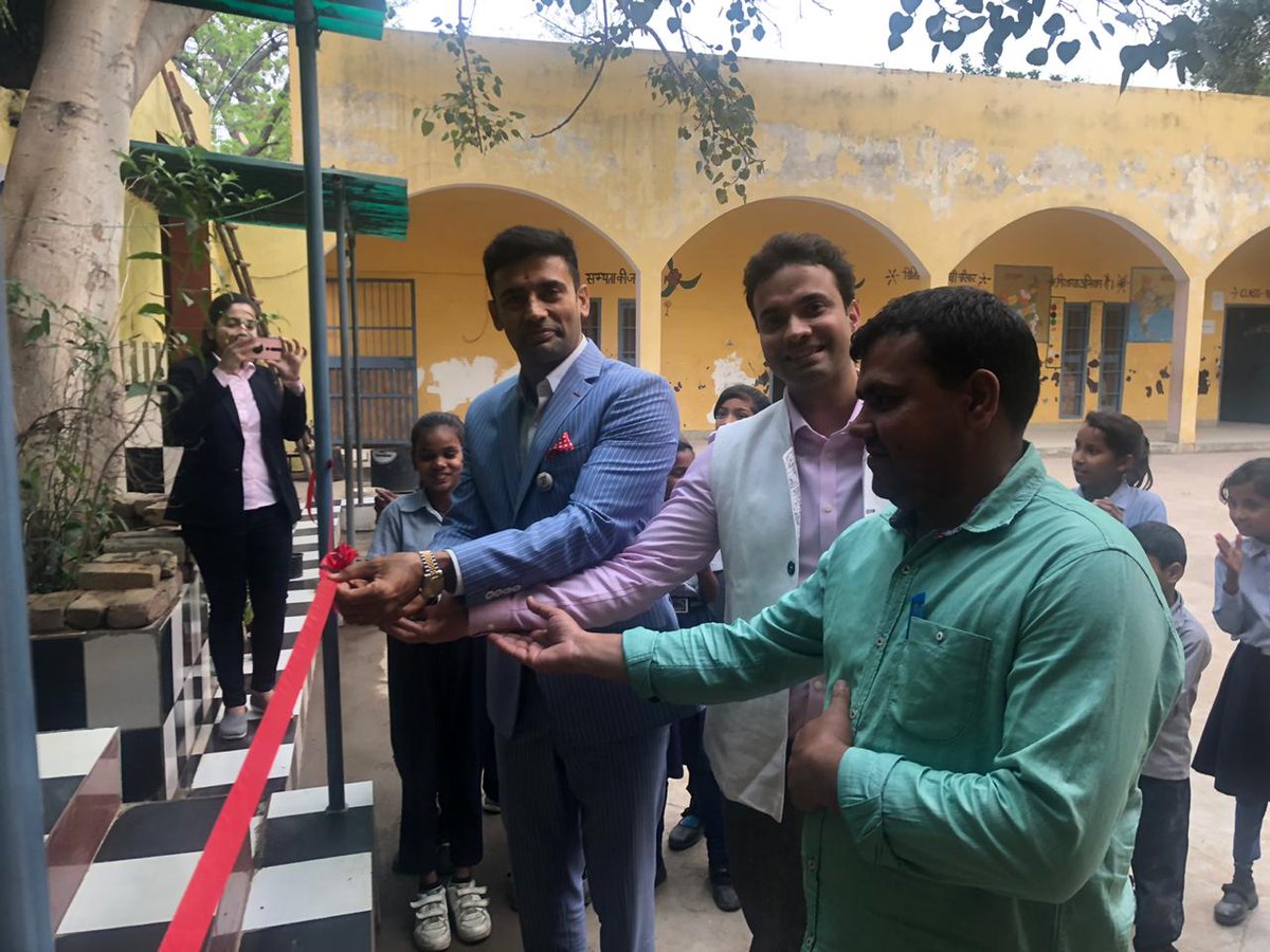 Sangram_Sanjeet's tweet photo. #SangramSinghCharitableFoundation joins hands with #YuvaUnstoppable to transform #Bathrooms, #WaterFacilities, #SmaratClassroom and overall #Fitness of 1000 #Govrnment #Schools across #India.  We shall begin with 200 Schools in #Haryana, Sangram's home town.The overall attendance https://t.co/QVVxmM6e2K