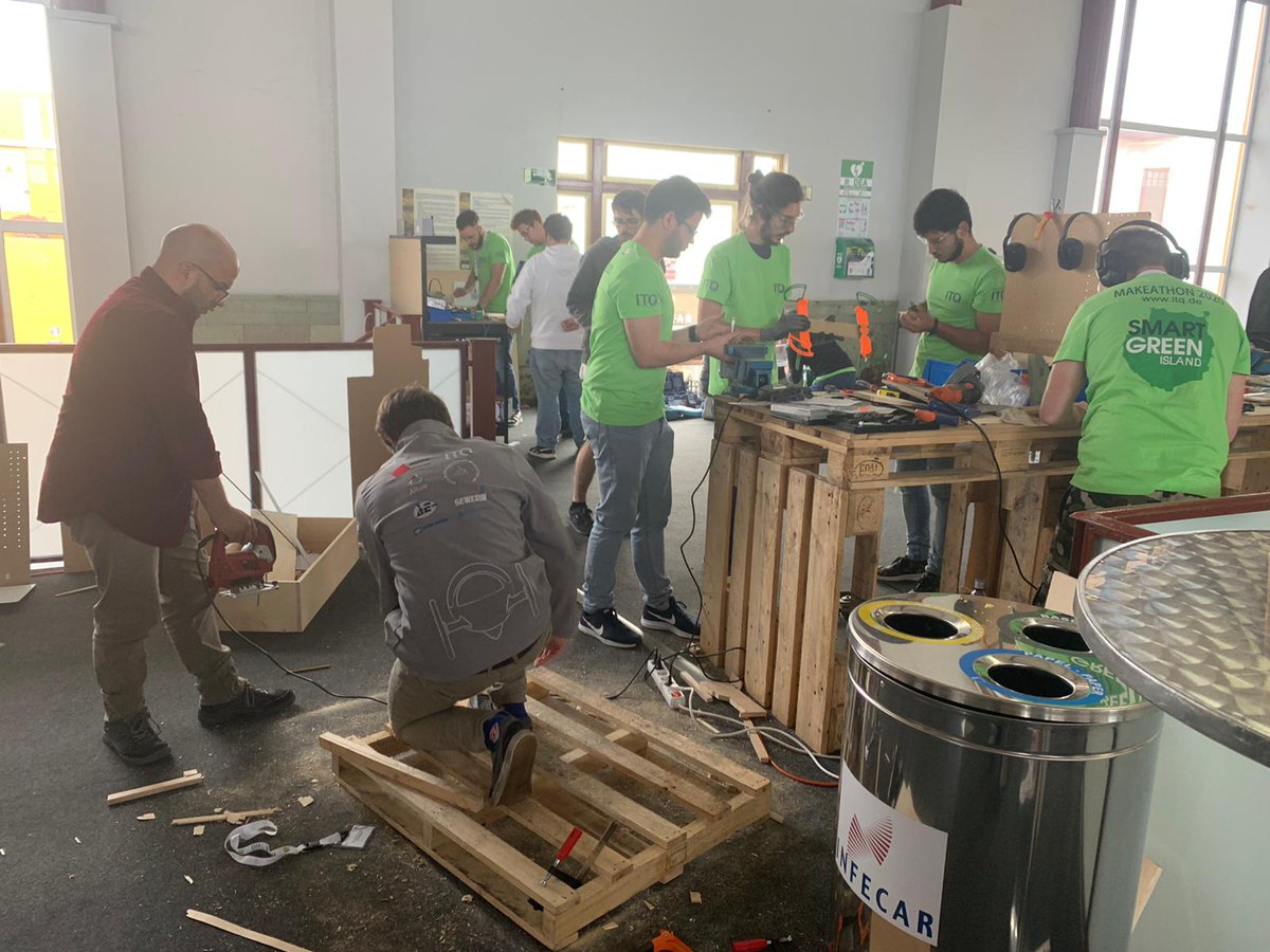 raulgbrink's tweet photo. Smart Green Island Makeathon 2020 organizado por @ITQ_GmbH en @infecar . 250 participantes desarrollando proyectos de cultivos verticales automatizados, robots detectores de incendios forestales o máquinas para seleccionar distintos residuos.
#Makeathon2020 #SmartGreenIsland https://t.co/IduI2Xwg94