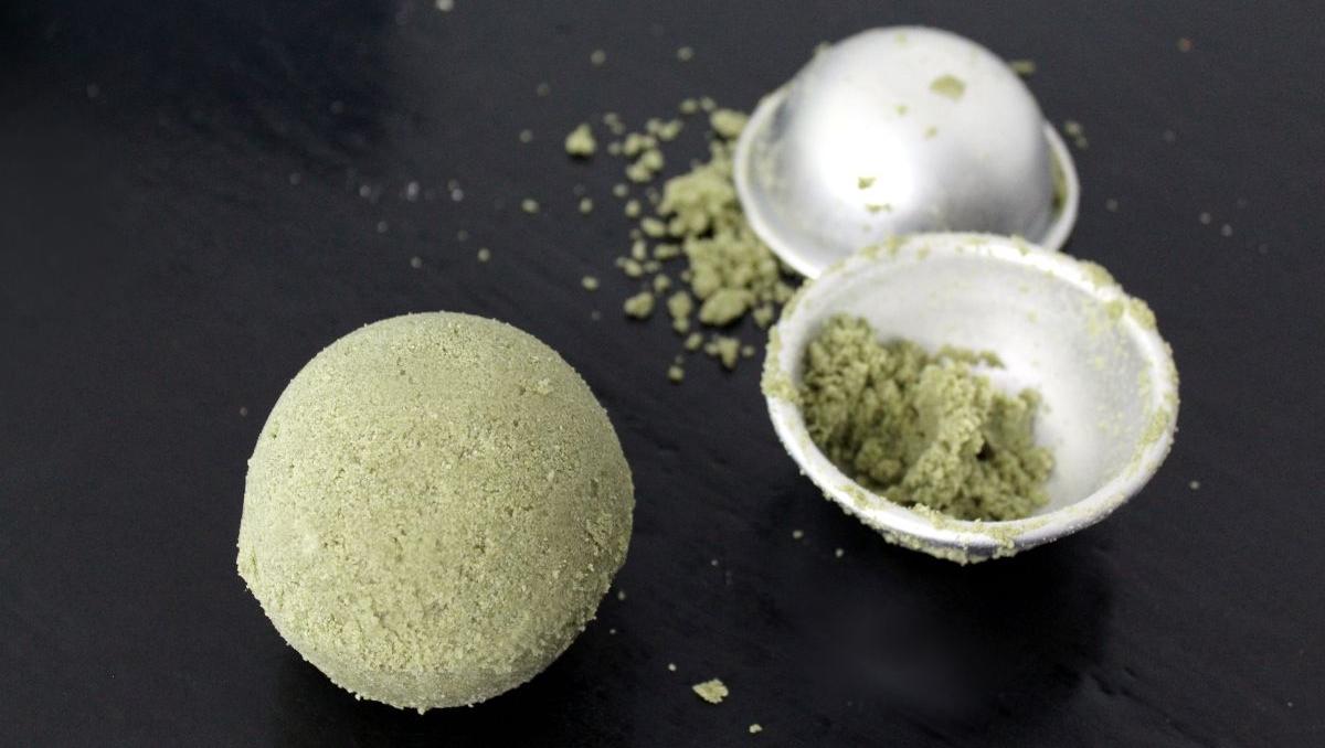 soapdeli's tweet photo. Love #natural #bathbombs? Make your own in just 10-minutes! Check out this #DIY mango butter #bathbomb recipe with French green clay. Plus tips for making the perfect bath bombs every single time! https://t.co/BYRNH3lkFp
#bathbombaddict #lushie #heytheremaker #diyskincare https://t.co/gDMNRGmWJY