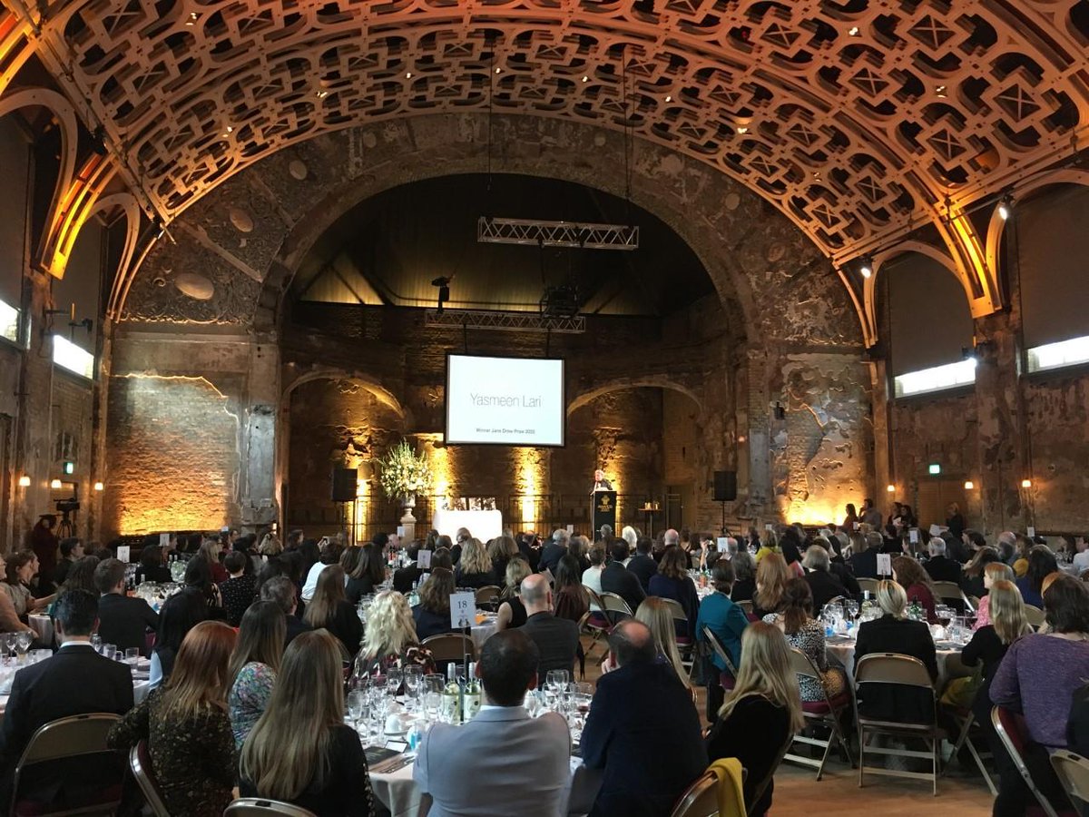 Eva Jiřičná has just introduced the 2020 Jane Drew Prize winner 
<a href="/ylari/">Yasmeen Lari</a> at the #WAwards <a href="/battersea_arts/">BatterseaArtsCentre</a> 🏆 Congratulations to Pakistan’s first female architect, Yasmeen Lari! Read more here: architectsjournal.co.uk/10046056.artic…
