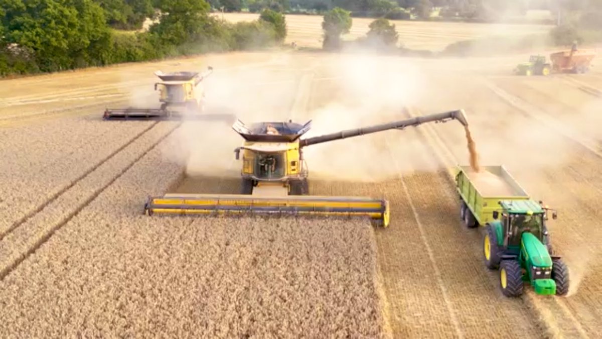 We are hiring for #Harvest20! Are you or someone you know looking for a job this summer? Then please see the attached photo for more info. Great opportunity for the right person. Please RT #clubhectare #farminguk
