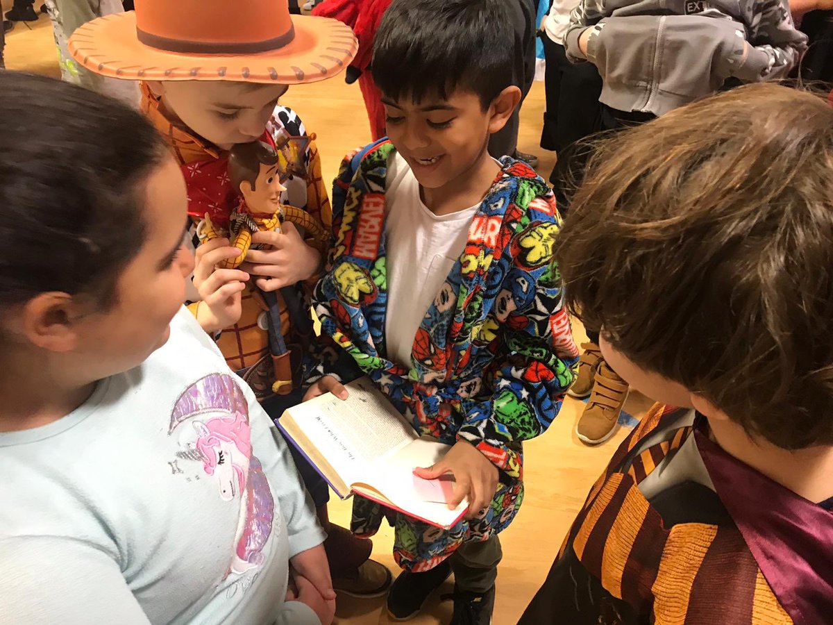 HillboroughJun1's tweet photo. We are having our World Book Day celebration today and it was wonderful to see everyone sharing their favourite stories in assembly this morning. #welovereading #WorldBookDay @lutoncouncil @culture4schools #librarymakers #ShareaMillionStories https://t.co/mOYrJMkoAI