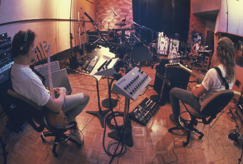 March 6th, 1995: #Metallica recorded the demos of  "The Memory Remains" &amp; "The Outlaw Torn".