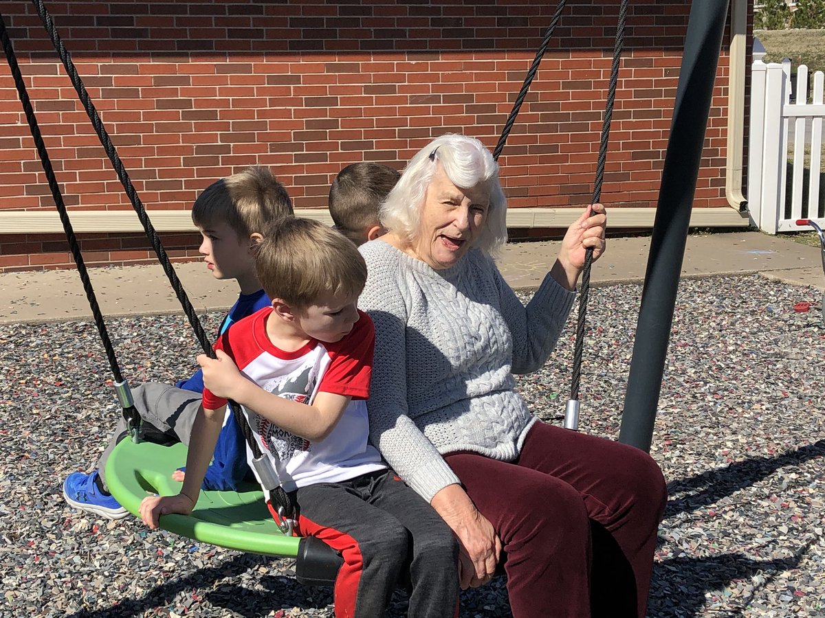 weGLCclass's tweet photo. We had an extra special free choice centers yesterday! The grands came and joined us for snack and recess outside! The weather was beautiful, the music was great, and we had some of our favorite company! #GLC #BeautifulWeather @jenksps @jenks_we https://t.co/0t9Bane3uz