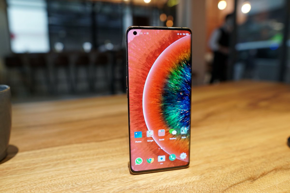 scmplifestyle's tweet photo. Once tried it can't be unseen - the Oppo Find X2 Pro smartphone's ultra hi res screen with 120hz refresh rate https://t.co/Cch8BOrmOS #OPPOFindX2 #OPPOFindX2Series #120hz #QHD #QUADHD https://t.co/w7qk8OzMEn