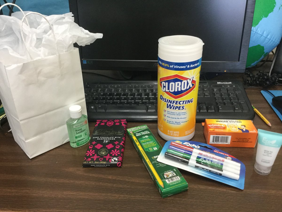 PhoenixLearns's tweet photo. This family knows what teachers need right now. Much appreciated. #presharpenedpencilsareamazing #hmsvt #bsdvt @BTVSchools @HuntMiddleVT https://t.co/ZAo2w4M42k