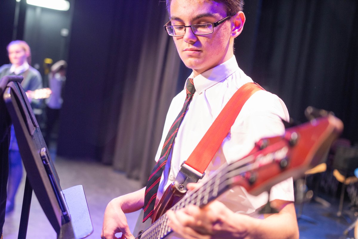 wpscitt's tweet photo. As a #drama or #music teacher, you can help pupils discover and nurture new talents – and there’s more to that than the purely theatrical, musical and production sides of the subject. Follow the link in our BIO to find out more  @UoSMusic @SUSUPerform #careers #teach #PGCE #Uni https://t.co/qFwX5ehiiC
