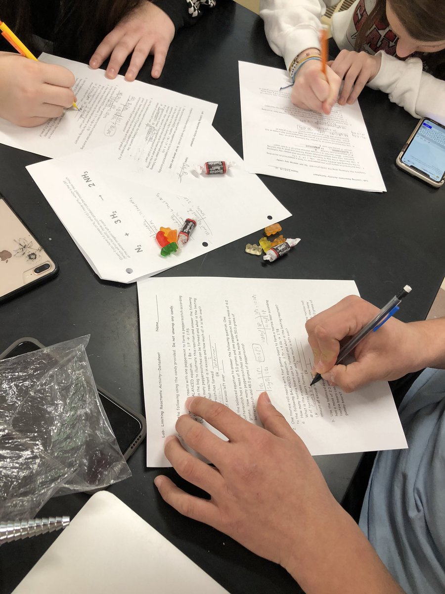 NP_AEast's tweet photo. Learning about limiting and excess reagents using yummy treats! Creating Caramel Corns, Tootsie Bears, and Pepperscotches! What runs out first? What’s left over? #NewPalProud #ChemRules🤓 https://t.co/rVKR5nBXa9