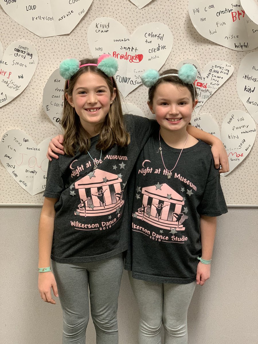 Annabel cashed in ROAR bucks to Tweet a pic with her twin!  #jbsrocks #gcscpride