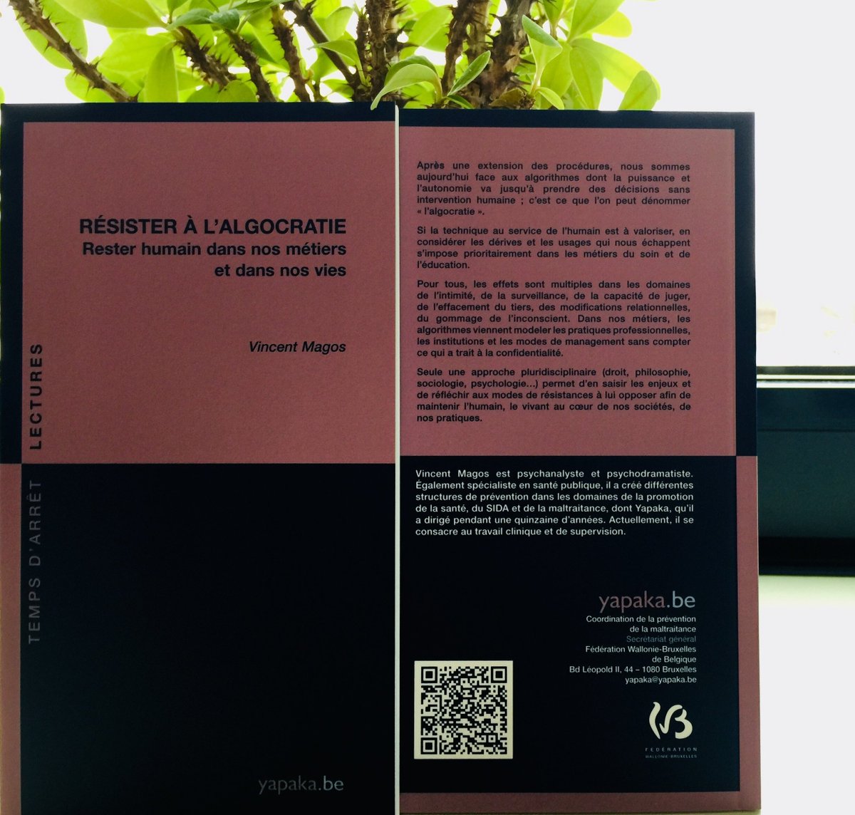 La technique au service de l’humain est à valoriser, en considérer les dérives et les usages qui nous échappent s’impose prioritairement dans les métiers du soin et de l’éducation. #livre à télécharger gratuitement yapaka.be/livre/livre-re…