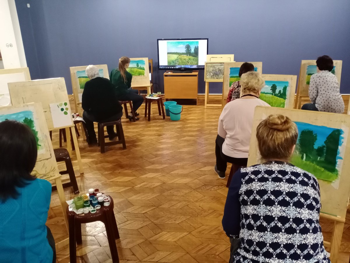 В Клубе неугомонных любителей искусства прошло занятие в новом формате. Вдохновившись картинами мастера пейзажа настроения Исаака Левитана, участницы на несколько часов сами превратились в художников #догадинка #Астрахань
