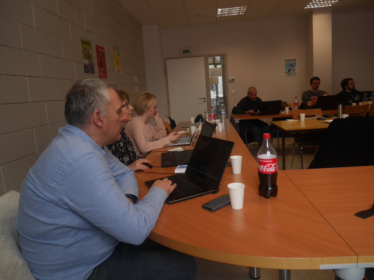 KarrdiBZH's tweet photo. L'atelier de découverte du code à #Morlaix a commencé ce matin et nous avons eu @RousseletCyril qui est venu de nous parler de son métier 🤩 Merci à lui et à Morlaix Communauté de nous accueillir 🙂 Maintenant, on est dans le #JavaScript 😄 #reconversion  #LeMorlaixDesPossibles https://t.co/dkYNM9h8zx