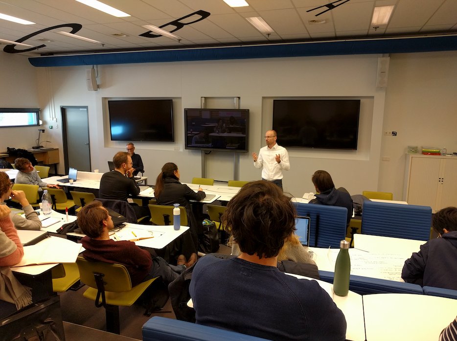 myTomorrows's tweet image. Here’s @Zolley, our AI Research Director, giving a lecture at the AI &amp;amp; Society Course at the @tudelft. He’s highlighting the importance of not only using AI for society but using AI the right way. (1/2) - #AI #EthicalAI #EthicalAIDesign