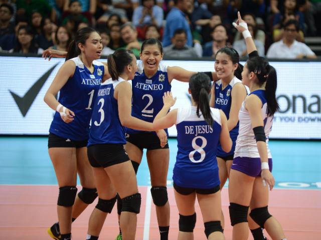 oikawa1tooru's tweet image. This hashtag reminds me of Ateneo's Happy, Unity, Heartstrong days! It's been years already, but the mantra is still the same! When Ateneo plays, it's always with HEART! 💙
#OneHeartbeatAteneo 💙🦅
#HappyUnityHeartstrong 💙
#UAAPSeason82WomensVolleyball 🏐