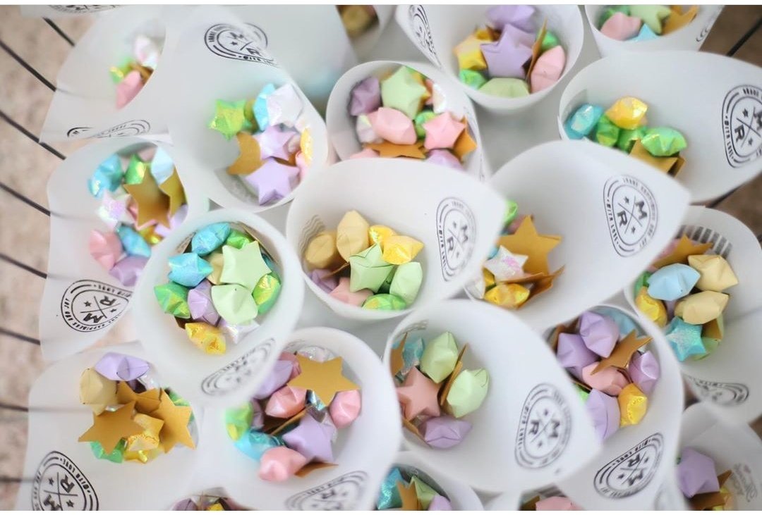 結婚式場 ストーンフォレスト 公式 青空のした 星降る式を 新郎新婦お二人の手作り 挙式のあと ゲストの皆さまに 星を降らせていただきます 茨城 水戸結婚式場 挙式 披露宴 スターシャワー 手作り オリジナルウェディング プレ花嫁