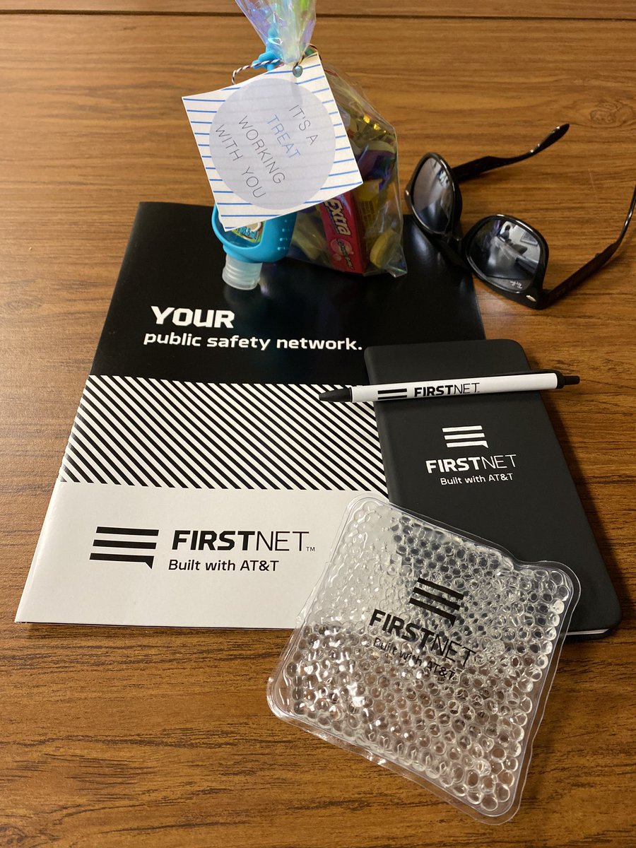 JoshInFlorida's tweet image. Huge shout out to Kay creating these awesome cinnamon rolls &amp;amp; treat bags from Brittney for #EmployeeAppreciationDay and even #Firstnet swag from Jeremy Hall! #LifeAtATT @FloGeorgiaIHX