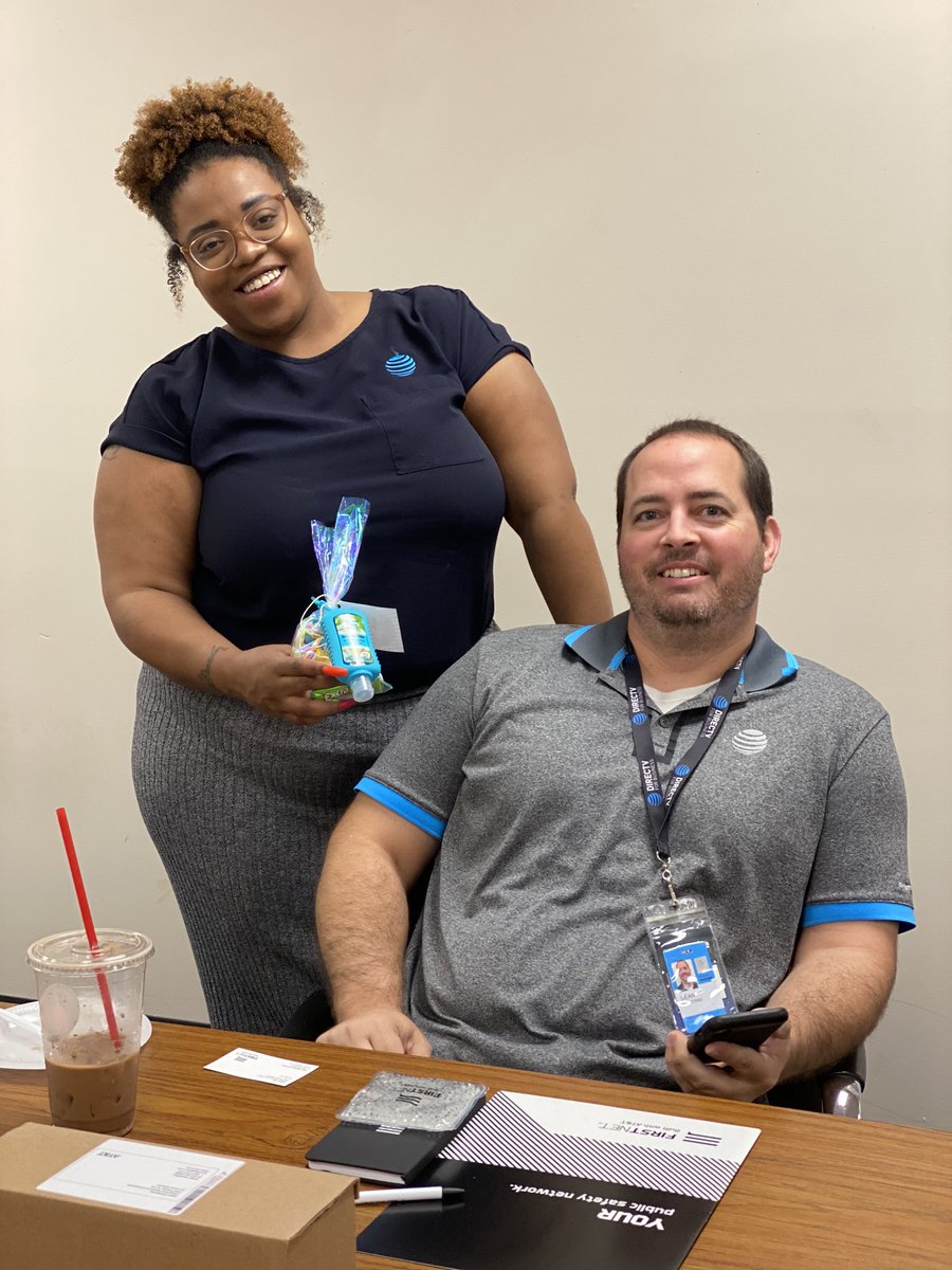 JoshInFlorida's tweet image. Huge shout out to Kay creating these awesome cinnamon rolls &amp;amp; treat bags from Brittney for #EmployeeAppreciationDay and even #Firstnet swag from Jeremy Hall! #LifeAtATT @FloGeorgiaIHX