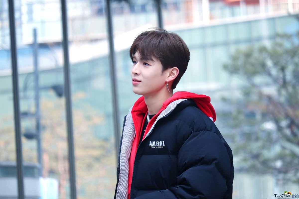 TwoPiece9697's tweet photo. [규진] 190112 약속회

🌺

#규진 #한규진 #GYUJIN #UP10TION #업텐션 #라베린토 #Blue_Rose @UP10TION #UP10TION_WINTER_ROSE https://t.co/jGYqHaWC4D