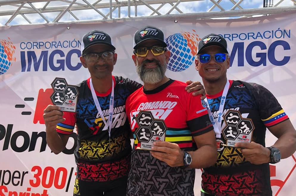 JoseSotillo_Tri's tweet photo. Fin de semana al mejor estilo #triatlon iniciando la temporada 2020 con el #triatlonplomotri @plomotri excelente evento! Vamos con todo! #comandotri #triathlon #sumandokilometrosdecalidad #inversionesglobal1411 #purosport #sanoyenforma #vidasaludableyactiva 📷 @km0_ve 👊🔥 https://t.co/4bWiDyuWyU