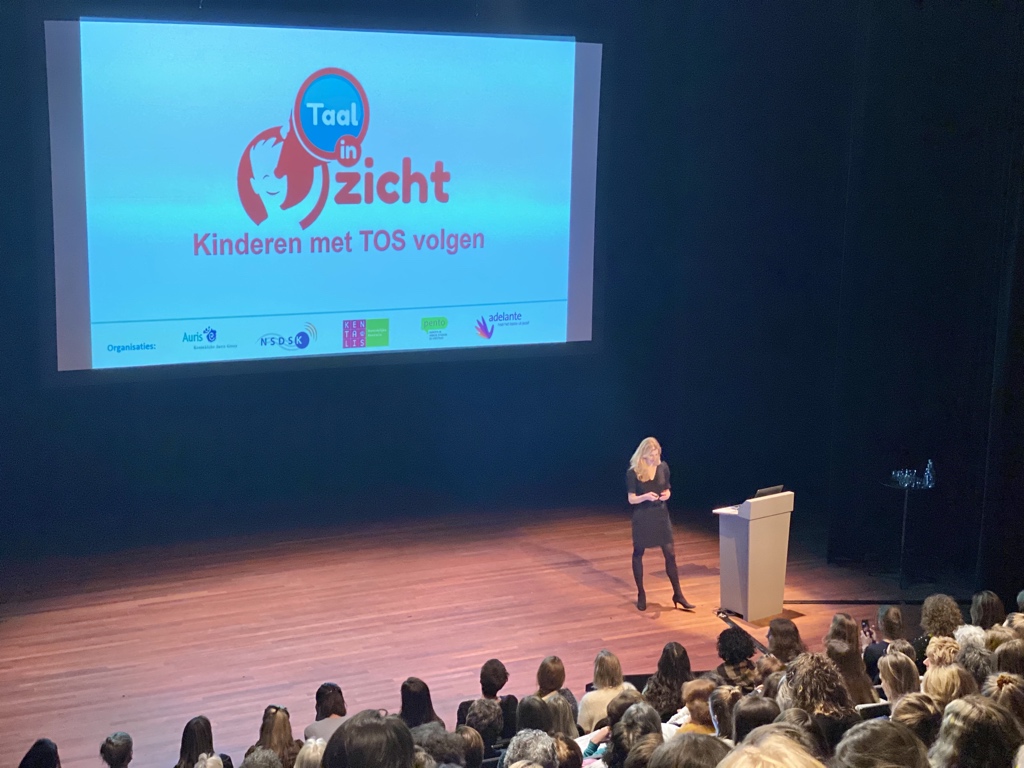 Waarom doet het ene kind met TOS het op school beter dan het andere kind met TOS? <a href="/IrisDuinmeijer/">Iris Duinmeijer</a> vertelt hoe in het project Taal in Zicht zo’n 500 kinderen 20 jaar lang (!) gevolgd worden om deze vraag te kunnen beantwoorden.
projecttaalinzicht.nl #TaalStaal2020
