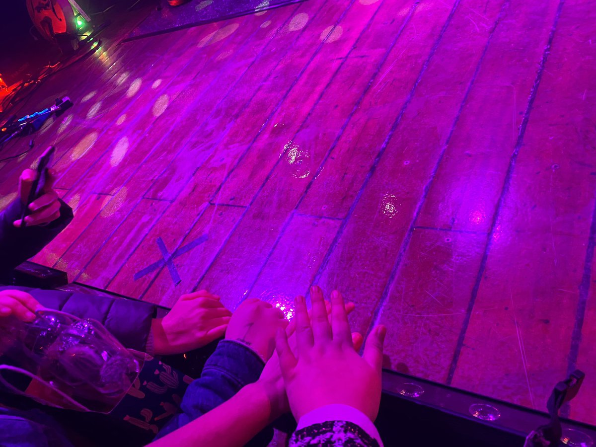 gyvsbf's tweet photo. rt for barricade at ur next concert x https://t.co/l3XxdjKcz8