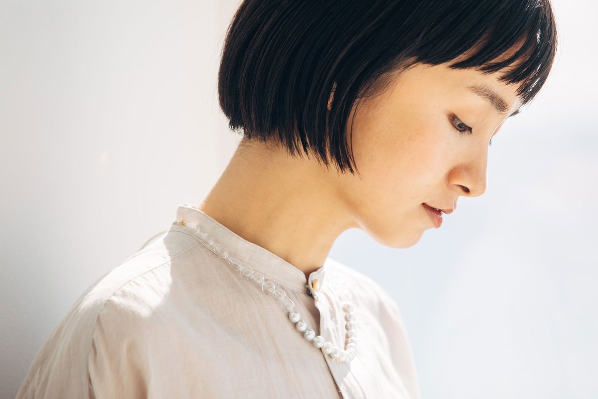 ほぼ日刊イトイ新聞 En Twitter Hobo Siri Siriのシグネチャーアイテムともいえる パールとガラスの組み合わせ が美しい2つのジュエリー パールとガラスのネックレス ピアス どちらもコードやチェーンの長さをかえて その日の装いにあわせてアレンジができる ほぼ日刊イトイ新聞 En Twitter Hobo Siri Siriのシグネチャーアイテムともいえる パールとガラスの組み合わせ が美しい2つのジュエリー パールとガラスのネックレス ピアス どちらもコードやチェーンの長さをかえて その日の装いにあわせてアレンジができる