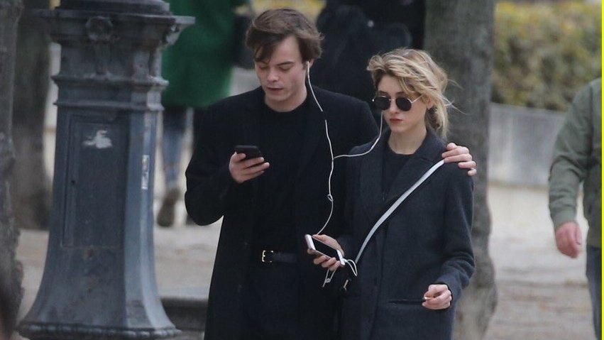 Natalia Dyer and Charlie Heaton