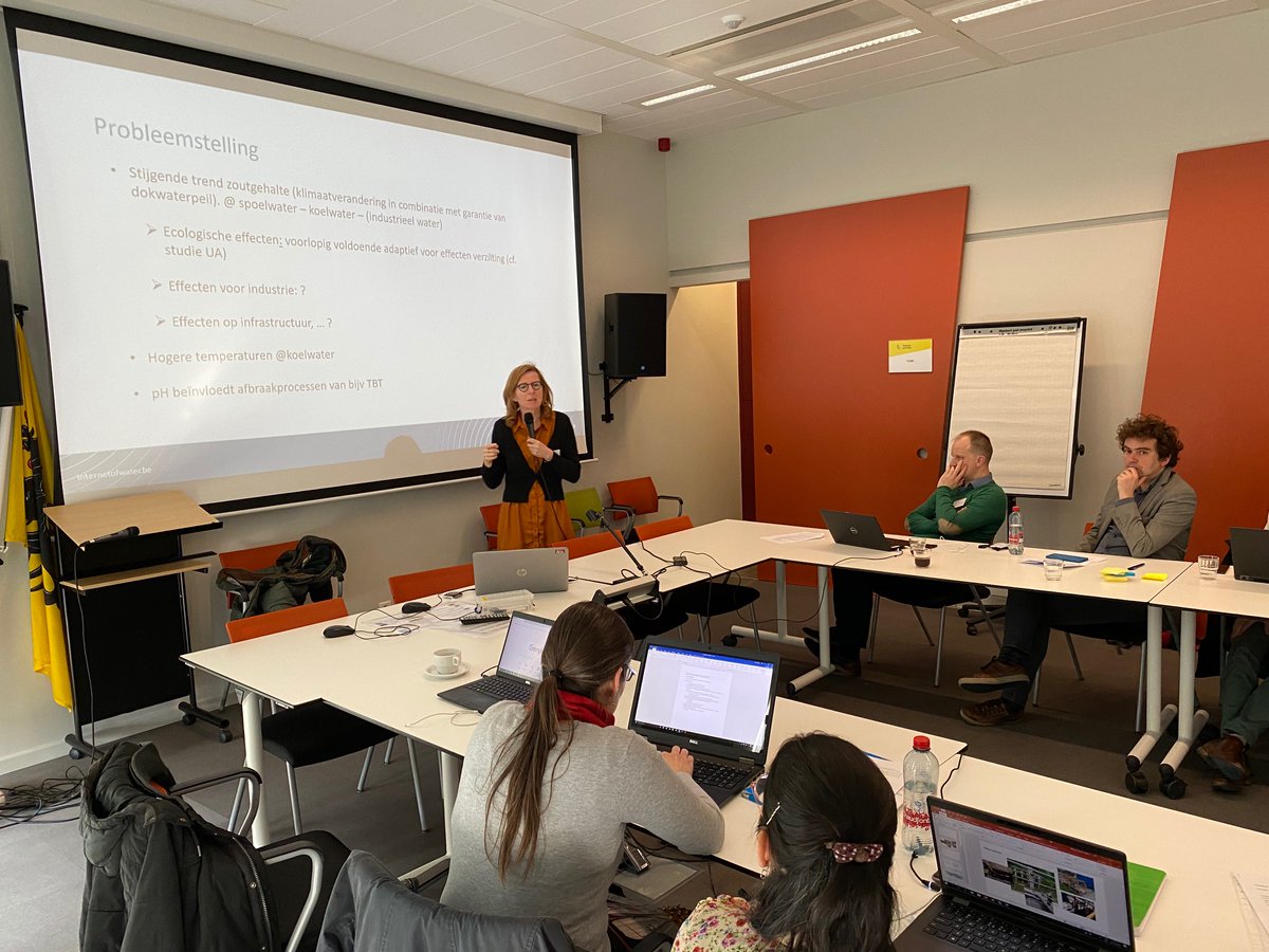 IoW_Flanders's tweet photo. Agnes Heylen @portofantwerp schetst belang van #internetofwater voor kennisopbouw rond #waterkwaliteit in Antwerpse haven, het bekampen van de toenemende #verzilting van het havenwater en het garanderen van een goed dokwater peil https://t.co/9XhbzU0dOj