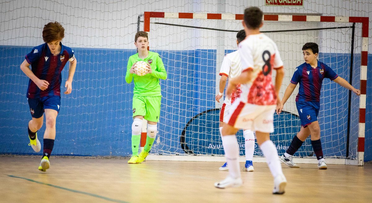 LUDfutbolsala's tweet photo. Buen partido 👍🏻 pero al final nuestro Infantil cayó por 1-2 en la #MiniCopaEspañaFutsal 

Enhorabuena 🤝🏼 a nuestro rival @ElLegadoElPozo https://t.co/10UNteoJRW