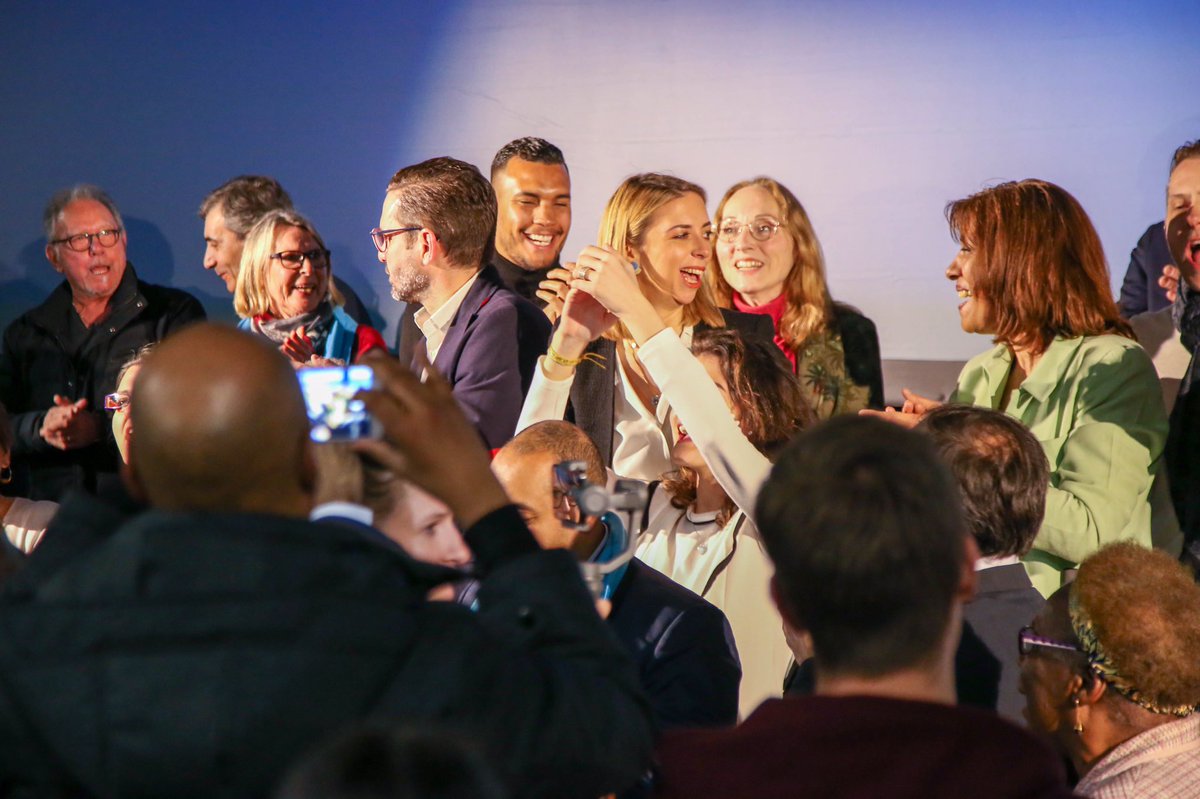 CamilleBedin's tweet photo. Merci à tous #ReussirEnsemble hier soir nous avons prouvé que le #changement est possible à #Nanterre avec @NanterreEnsembl À J-9, soyons #forts #déterminés tourné vers l’#avenir pour notre ville #Municipales2020 @leParisien_pol @LeParisien_92 @leJDD @Le_Figaro @ParisLaDefense https://t.co/WuzAVeBPKo