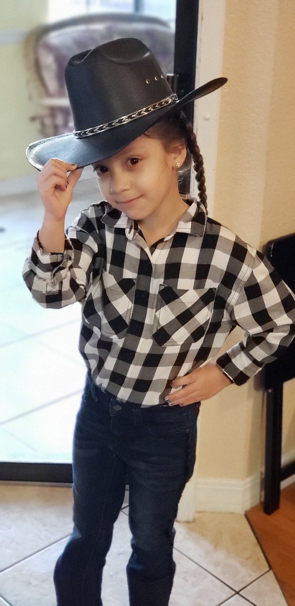 Western Day at SJCE!🐎#teamsisd #buffalostrong <a href="/franco_emmi/">Emmi Franco</a> <a href="/Mawlisha/">Melissa Avalos</a> <a href="/Fred_Avalos/">Fred Avalos 🇺🇸</a>