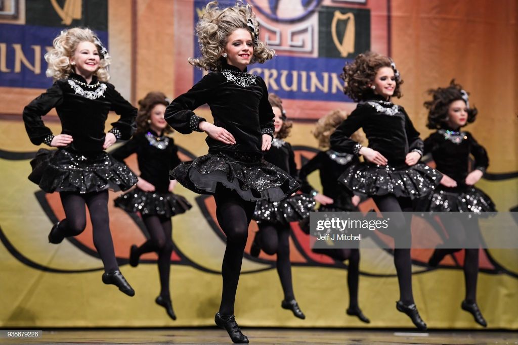 📷 A #dance group takes part  buff.ly/38cTfly in day four of the World #IrishDancing Championships on March 27, 2018 in Glasgow, Scotland. (Photo by Jeff J Mitchell/Getty Images) 🇲🇽 #InishfreeMexico™ 👉 #Academia de #DanzaIrlandesa