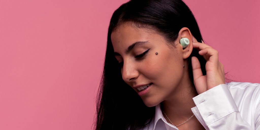 Edifier_Global's tweet photo. Safe for cruising on the streets, the #touchcontrol lets you easily switch from music to call.
#edifier #apassionforsound #tws1 #truwireless #earbuds #cruising #edifans #celebratingwomen https://t.co/GWjFOWA3xK