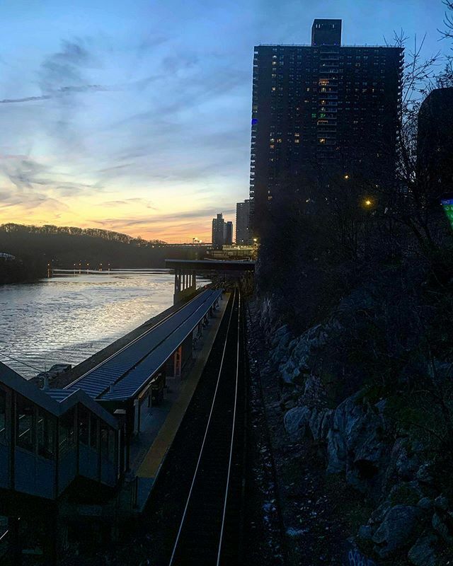 ShareseF's tweet photo. Marble Hill at 6:30pm yesterday #uptown #bronx #nyc c •
•
•
•
• #uptownnyc #creek #everydaybronx #uppermanhattan #spuytenduyvil #marblehill #225 #mta #metronorth #seeyourcity #manahattan #igers #instagram #igers_nyc #tourism #broadway #streetsce… https://t.co/VbKO1OKKU8 https://t.co/uKzFjpXhFH